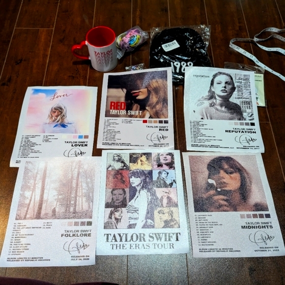 Taylor Swift Swiftie Bundle - Picture 8 of 16
